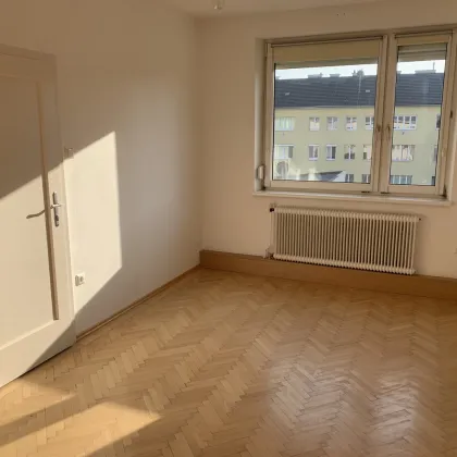 Traumhafte Dachgeschosswohnung in Wiener Neustadt - 75m², 3 Zimmer! - Bild 2