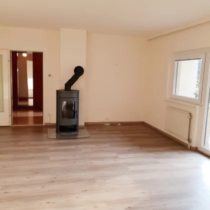 Schöne 3 Zimmerwohnung mit Loggia + Tiefgaragenplatz! - Bild 2