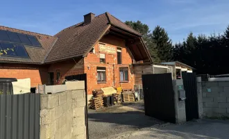 Zwei-Familienwohnhaus mit bezugsfertigem Erdgeschoß mit Garten, Balkon, Terrasse, 2 Garagen, Altbaumbestand