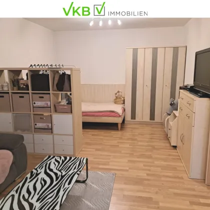 Ostermiething/Zentrum: Sehr gepflegte Kleinwohnung (EG) ca. 42m² dazu große Terrasse 14,42m², Abstellraum und zugeordneter Parkplatz! - Bild 3