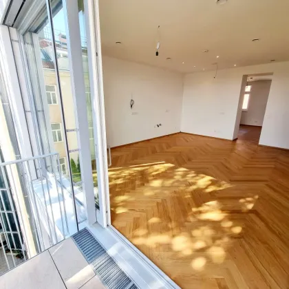 Familien-HIT mit großem Balkon! Lift direkt in die Wohnung + 4,5 Zimmer + Erdwärme + Höchste Qualität + Perfekte Raumaufteilung + Viel Privatsphäre + Blick uns Grüne! - Bild 3