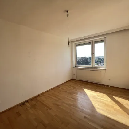 3,5 Zimmer Wohnung im Dachgeschoß ohne Dachschrägen! TOP AUSSICHT! ohne Küche! ohne Aufzug! - Bild 2